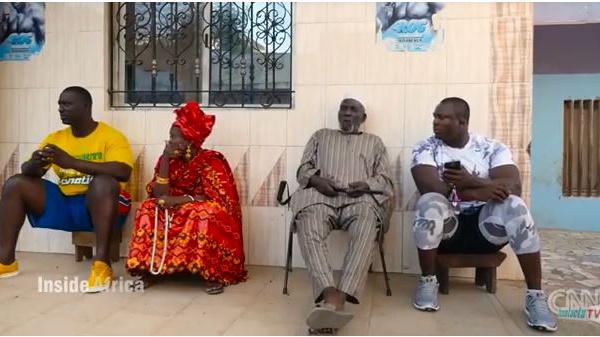 Modou Lô et ses parents dans un reportage CNN