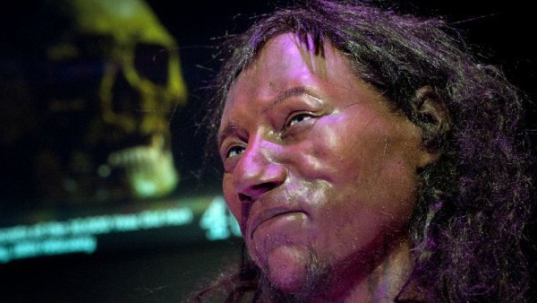Royaume-Uni : l'ADN d'un squelette de 10 000 ans révèle un homme noir aux yeux bleus