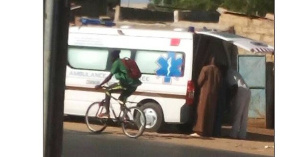 Incroyable mais vrai : Une Ambulance médicalisée de Ndioum Nguent transportant une chambre à coucher en pleine ville de Kaolack
