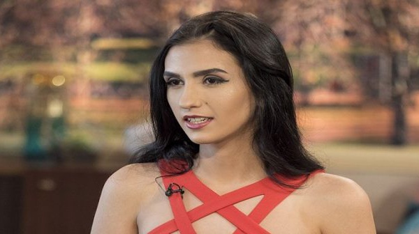 XAALASS : Elle dit pourquoi elle vend sa virginité à 1,2 million € et révèle qu’un acteur d’Hollywood l’a achetée