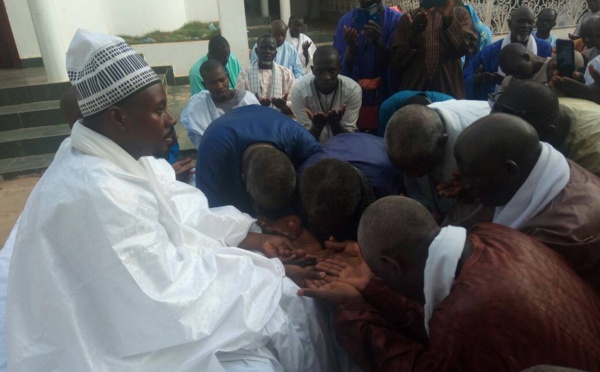 Le Khalife général des Mourides Serigne Mountakha Mbacké a reçu les 86 représentants de Keur Serigne Touba au Sénégal.