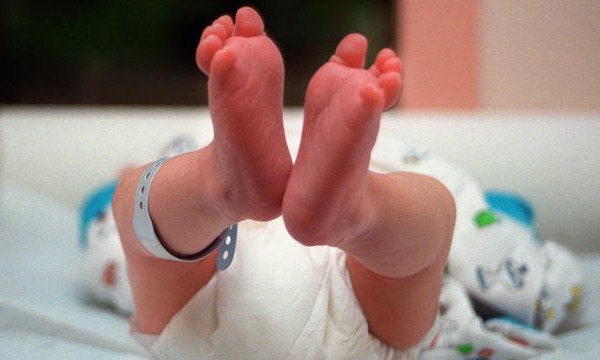 Chine: un bébé naît quatre ans après la mort de ses parents