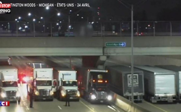 Etats-Unis: 13 camions sous un pont pour empêcher un suicide