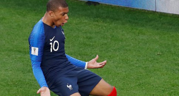 La France bat le Pérou et file en huitième