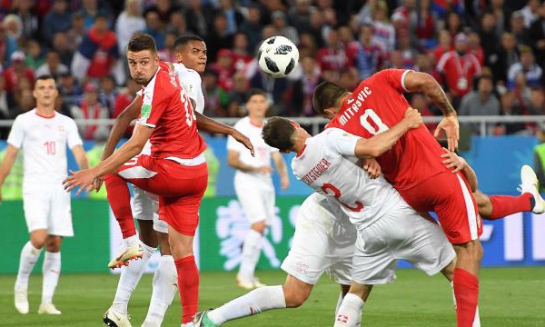 La Suisse renverse la Serbie et rejoint le Brésil en tête du groupe E