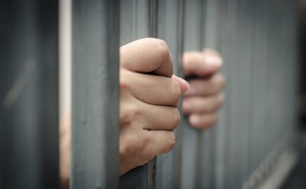 États-Unis : fraîchement libéré par erreur, sa femme le ramène en prison