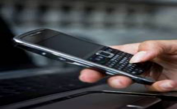 Un homme oublie son portable dans la maison qu’il vient de cambrioler et envoie un SMS à la police pour le récupérer