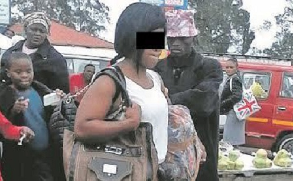 (PHOTO)-Une femme à moitié nue provoque un tollé dans une gare de taxis