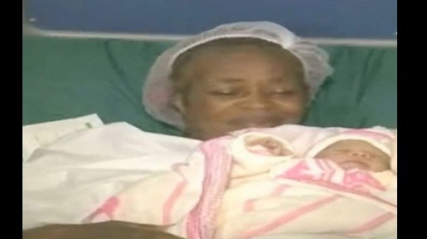 Cameroun : Une femme de 62 ans donne naissance à son premier enfant (vidéo)