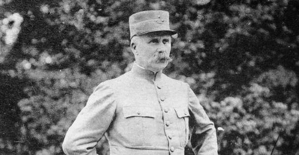 11-Novembre - Pétain, vainqueur de Verdun ? "Les historiens sont beaucoup plus divisés là-dessus"