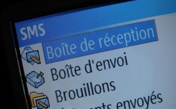 Trahi par des SMS : Un homme perd sa petite amie