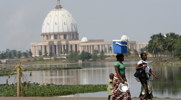 VIDEO - Yamoussoukro, capitale abandonnée de la Côte d'Ivoire