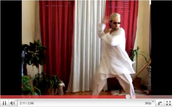 Un Toubab qui danse le Mbaalax