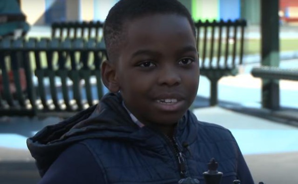 États-Unis : à 8 ans, un réfugié nigérian devient un champion aux échecs