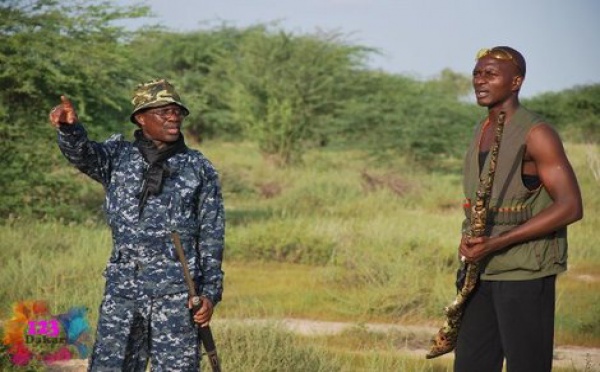 Vidéos - Le Général Kara à la chasse dans la forêt de Bango avec quelques uns de ses enfants