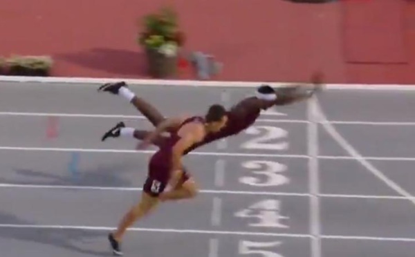 VIDEO-Cet athlète remporte un 400 mètres haies grâce à un plongeon