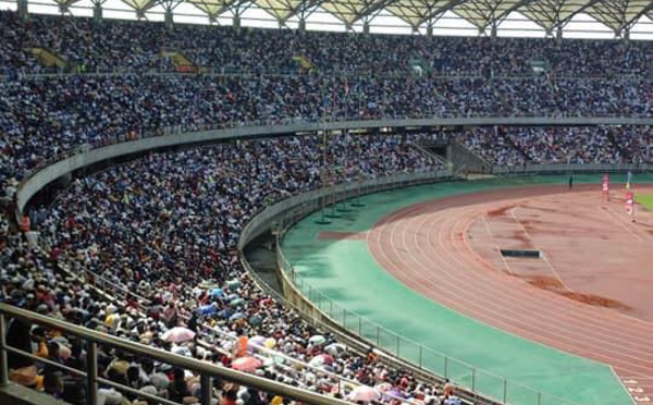 Après la Malaisie, Mouhammad Moujtaba Diallo remporte le concours de récital de Coran en Tanzanie, devant un stade rempli de monde