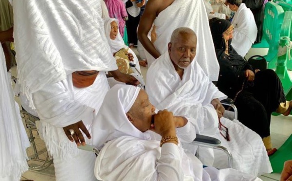 Oumra : Baba Lamine Niass et Seyda Mariama Niass à la Mecque… Regardez