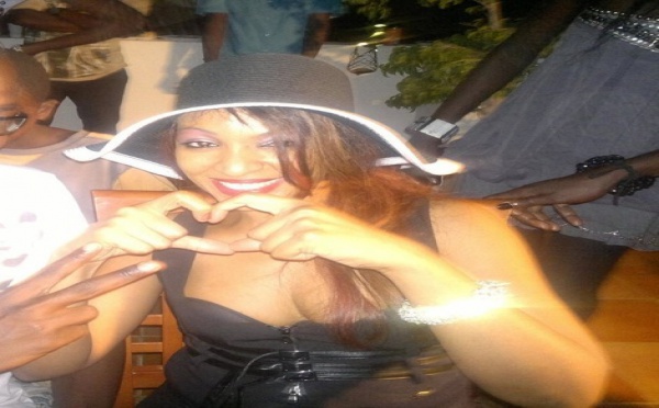 Photo : Viviane en mode chapeau