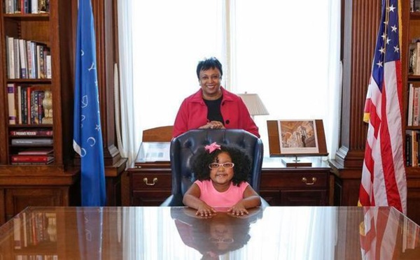 À 4 ans, cette fille noire a déjà lu plus de 1000 livres