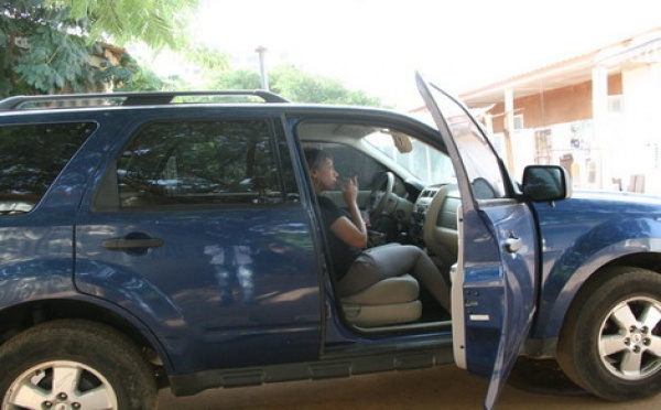 Photo : Viviane Ndour dans sa voiture 4X4