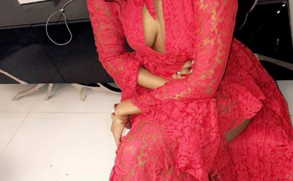 PHOTOS - Miss Sénégal déborde avec sa robe rouge trop s*xy et sans soutien gorge