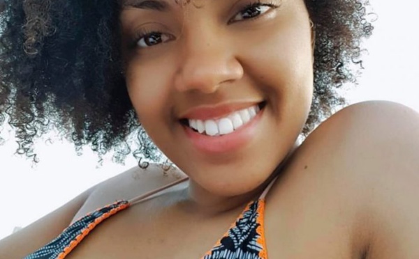 Vacances de rêve : Kira, l’actrice de la série Moeurs, se la coule douce au Capt-vert
