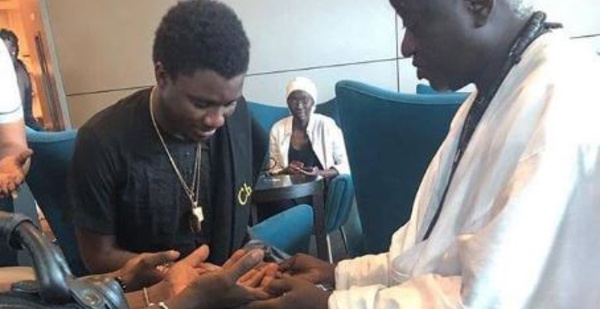 PHOTOS - AIBD: Une rencontre plein d'émotion entre Wally Seck et le marabout Serigne Cheikh Ndigueul Fall