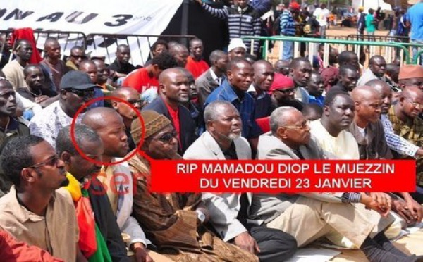 [Photo] L'étudiant Mamadou Diop, était le muezzin Lors du vendredi 23 Janvier  à la place de l'Obélix