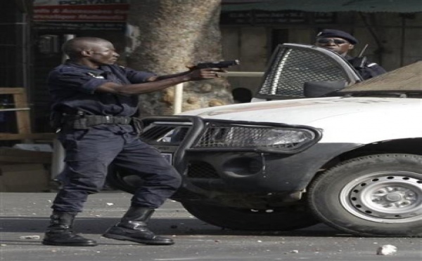 Qui disait que la police n'utilisait que des grenades lacrymogènes?