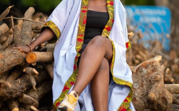 PHOTOS - Djalika de la série "Maitresse d'un homme marié" se la coule douce