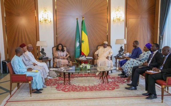 Edification du mémorial de Goree Almadies – Le Président Macky Sall reçoit Rosa Whitaker, présidente de Witheker Group