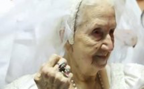 Elle se marie le jour de ses 100 ans