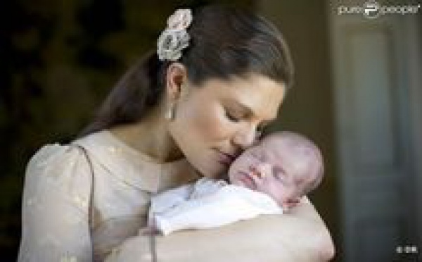 Princesse Estelle : Tendres portraits officiels du bébé de Victoria et Daniel