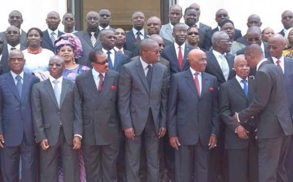 La photo d'Adieu du dernier gouvernement de l'alternance de 2000.