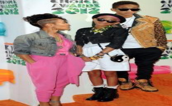 Look de Willow Smith : Aux Kids Choice Awards 2012 avec Jada et Jaden Smith