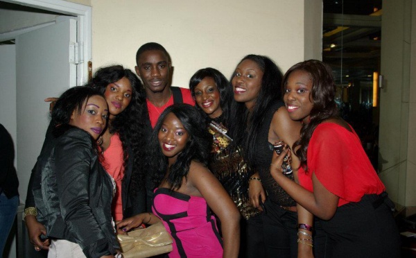 Wally pose avec des fans à Paris !!!