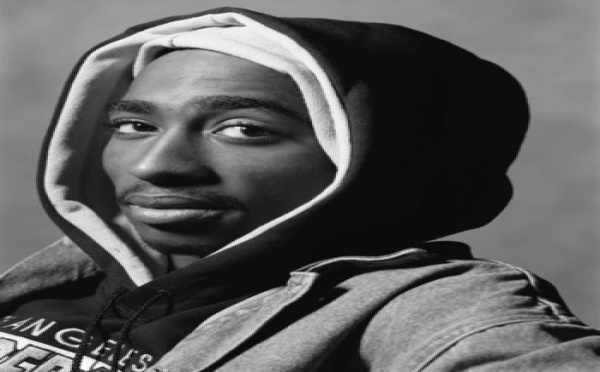 Vidéo : Snoop Dogg a ressuscité Tupac !