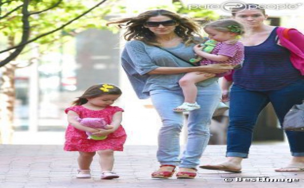 Sarah Jessica Parker : maman relax avec ses jumelles et son fils
