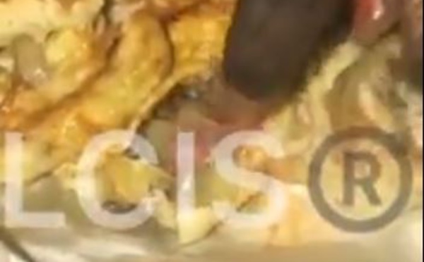 Vidéo: Incroyable, une souris retrouvée vivante dans un hamburger à Ndiassane