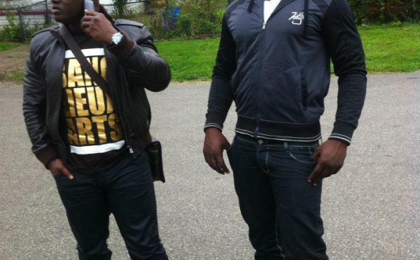Papa Sow et Lac Rose se promènent dans les rues de New York