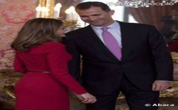 Letizia d'Espagne éblouit et Felipe porte un toast pour noyer le scandale...