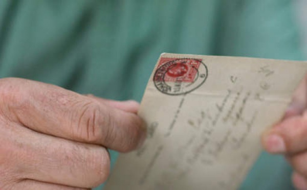 Une carte postale envoyée en 1958 atteint enfin son destinataire