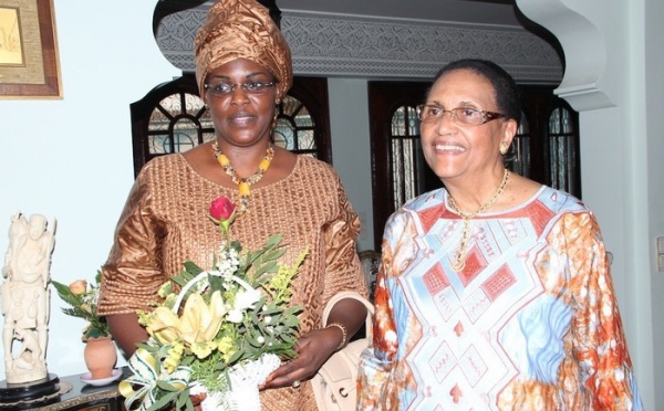 Visite de la première dame madame Sall chez Mesdames Mbow et Diouf.