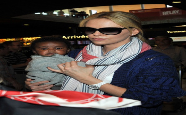 Photo : Charlize Theron nous montre enfin son petit Jackson