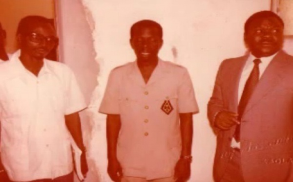 [Photos ] Cheikh Béthio en mode costume-cravate.