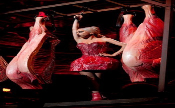 Lady Gaga remet ça avec sa robe en viande