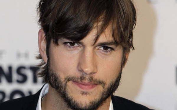 Premier aperçu d'Ashton Kutcher en Steve Jobs