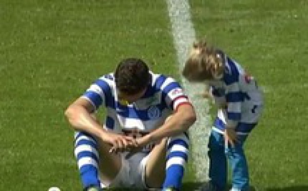 Un joueur consolé par sa fille (VIDEO)