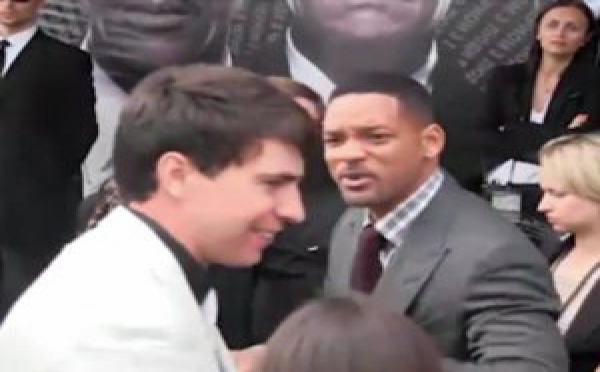Vidéo : Will Smith : il gifle un journaliste sur le tapis rouge !